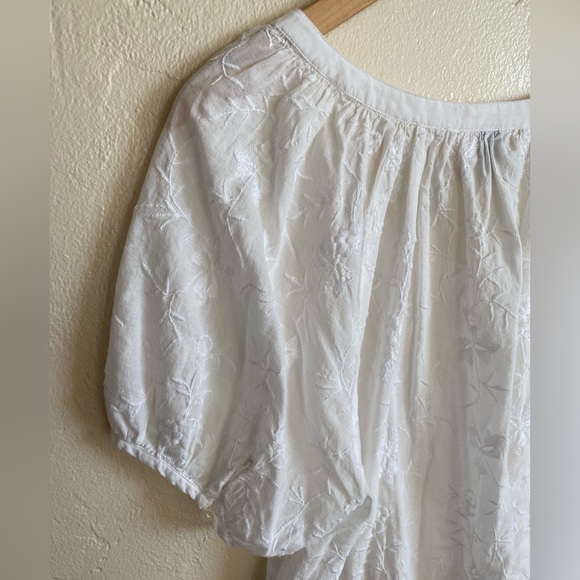 Universal Thread Women’s Floral Embroidered Blouse - Picture 6 of 11